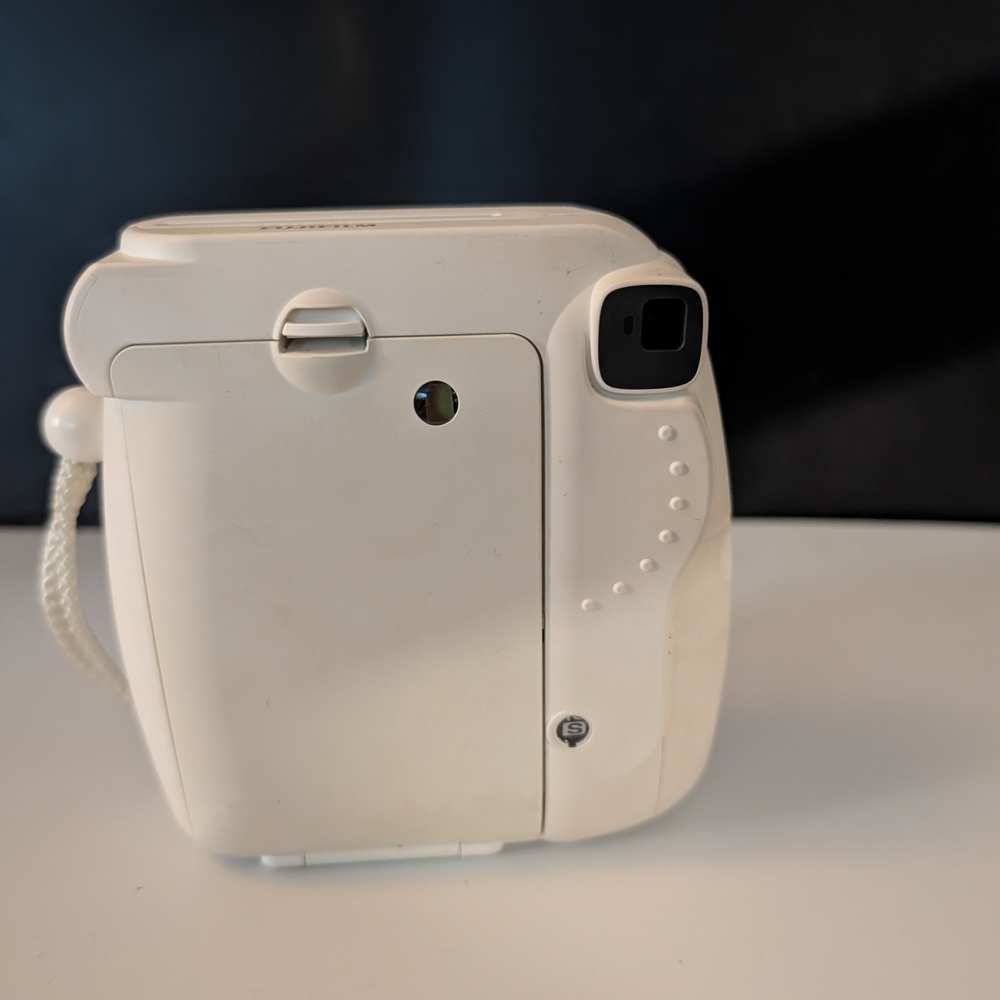 Fujifilm Instax Mini 8 One Black One White With White Case - Picture 3 of 6